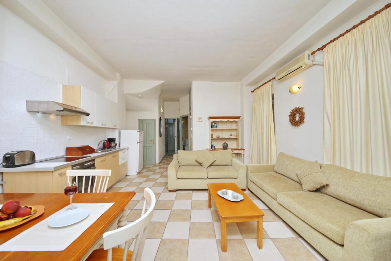 סקופלוס טאון Faros Coastal Apartments מראה חיצוני תמונה
