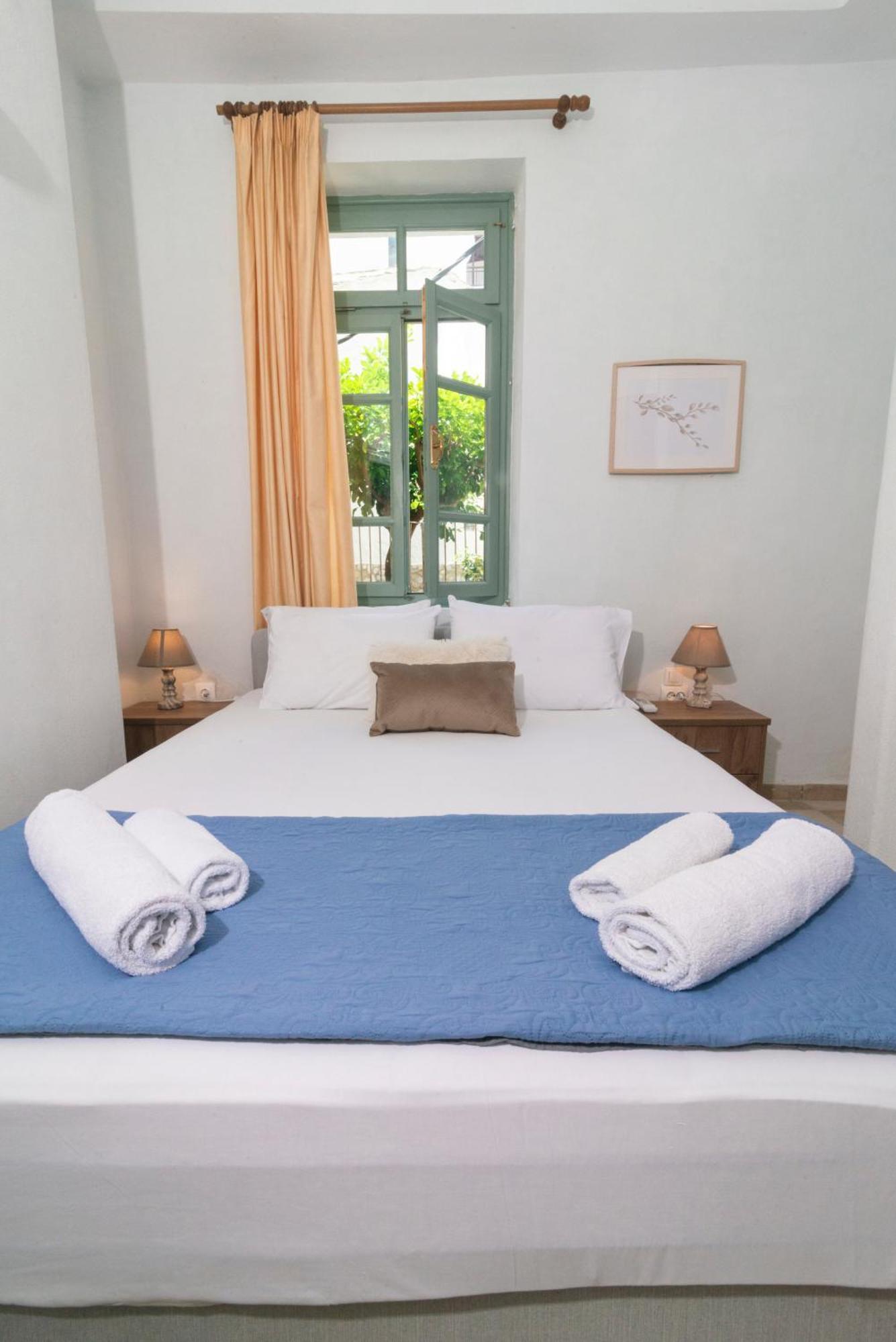 סקופלוס טאון Faros Coastal Apartments מראה חיצוני תמונה