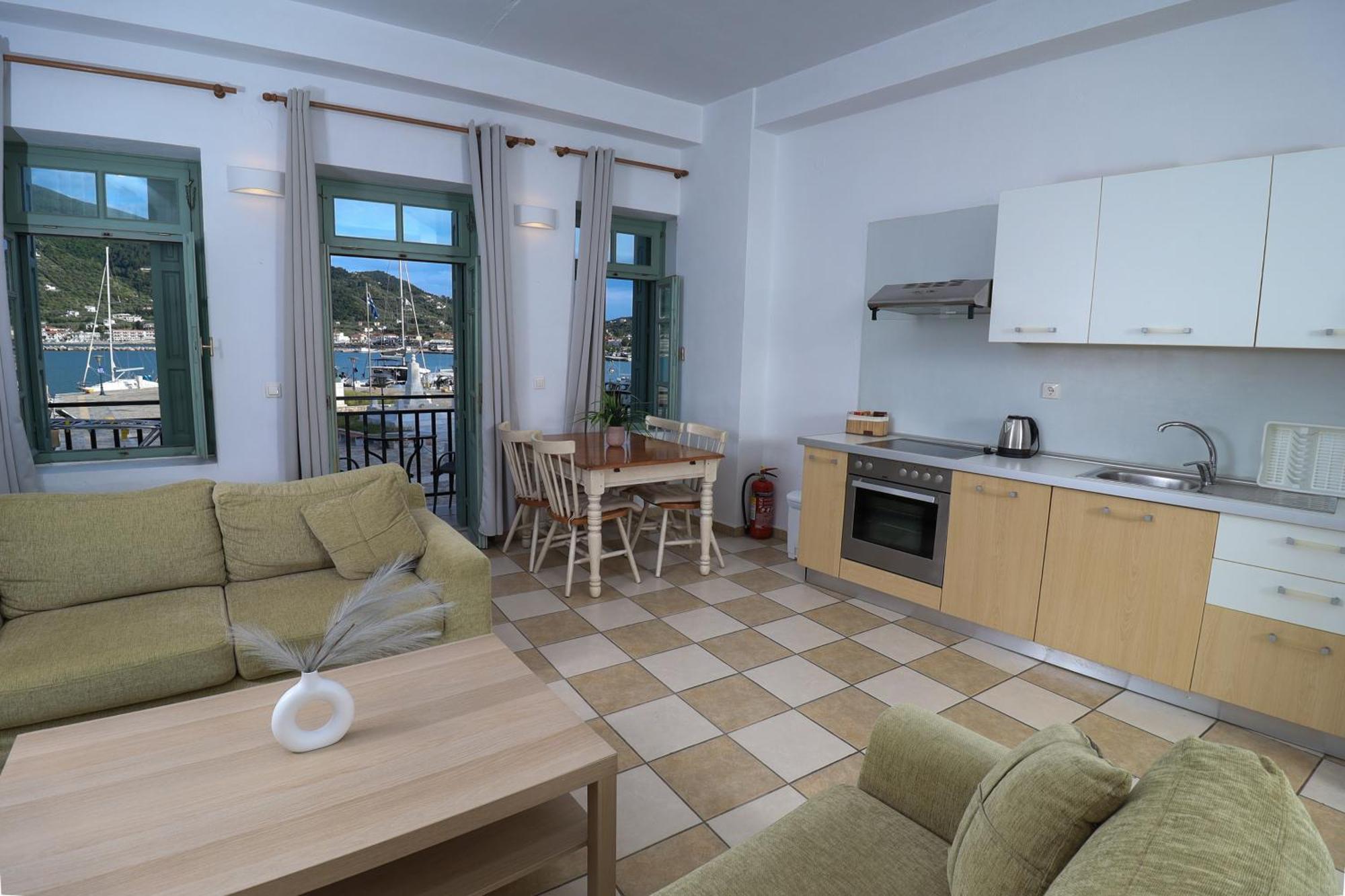 סקופלוס טאון Faros Coastal Apartments מראה חיצוני תמונה